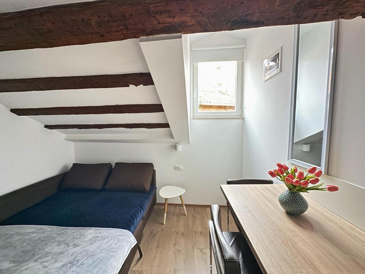 Romeo Apartments Rovigno Екстер'єр фото